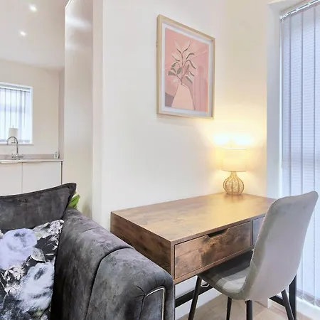 Shaw Heath Cottage - Charming Holiday Home In The Heart Of Stockport Exterior photo