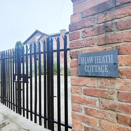 Shaw Heath Cottage - Charming Holiday Home In The Heart Of Stockport Exterior photo