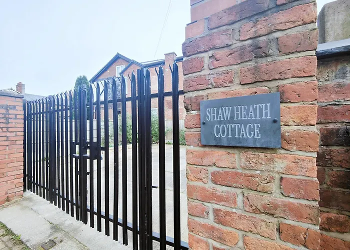 Shaw Heath Cottage - Charming Holiday Home In The Heart Of Stockport