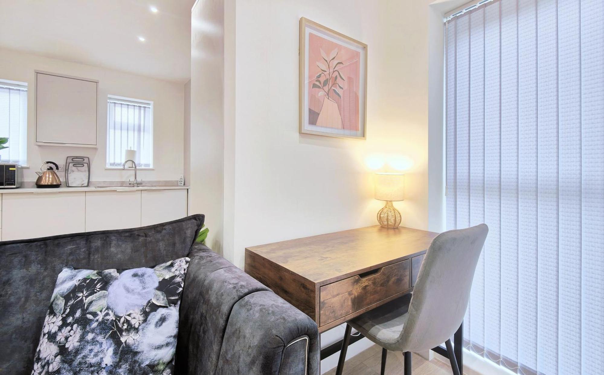 Shaw Heath - Charming In The Heart Of * Stockport
